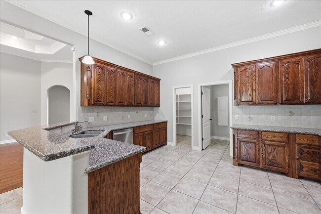 Building Photo - 102 Remington Cir