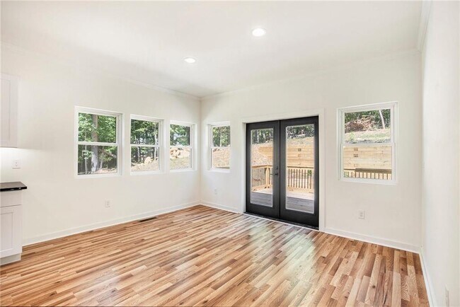 Building Photo - 3220 Sweetbriar Dr