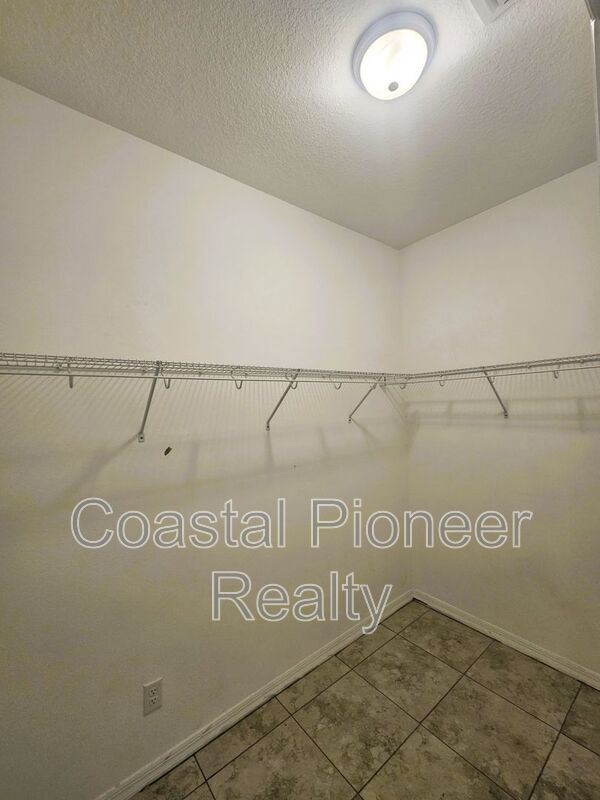Building Photo - 16073 Sonoma Grv Cir
