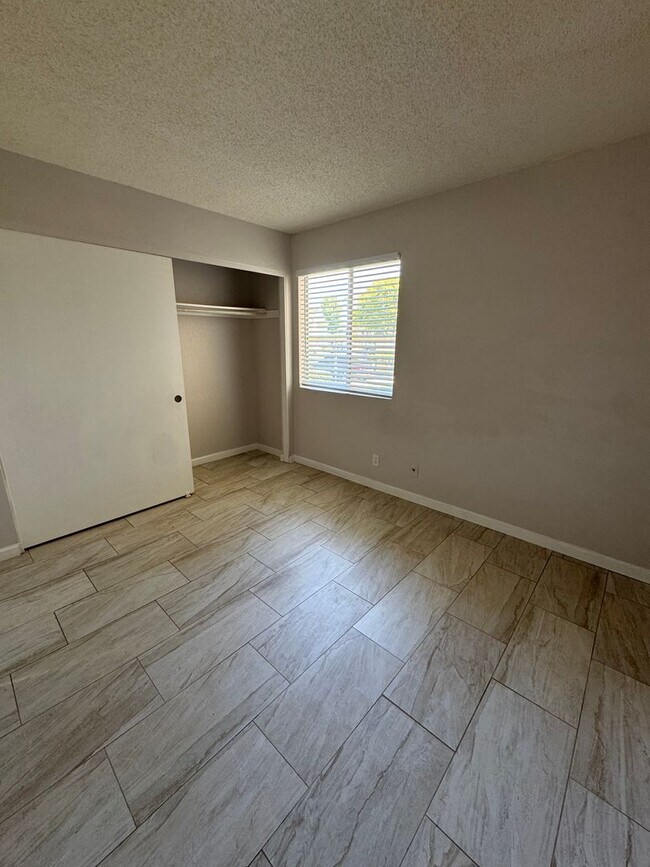 Building Photo - Comfortable Condo Living in Santa Maria