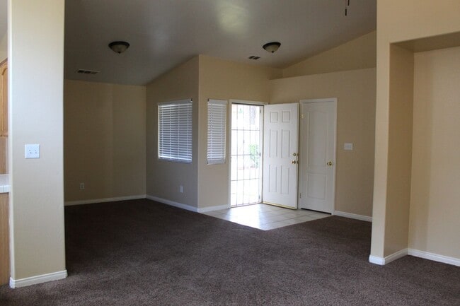 Building Photo - Silver Creek Home