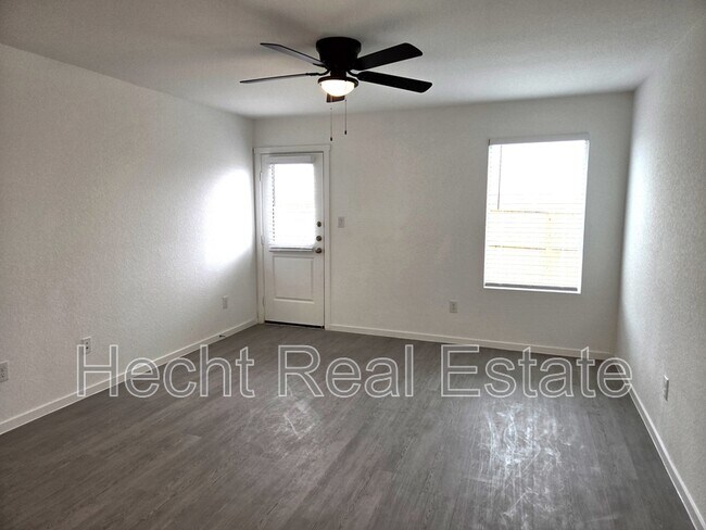 Building Photo - 968 Creek