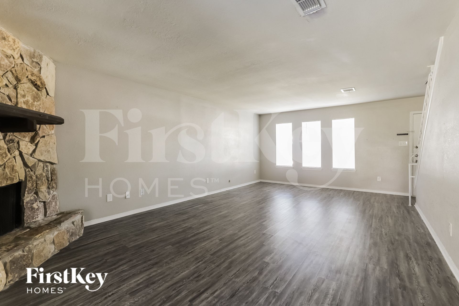 Building Photo - 3303 Sycamore Springs Dr