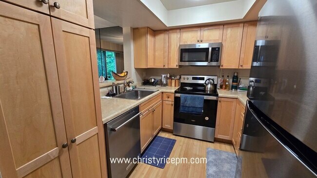 Building Photo - 12703 NE 129th Ct
