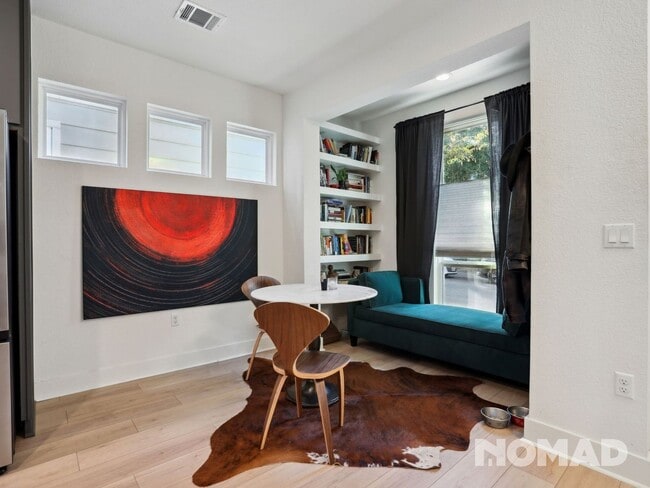 Building Photo - 2917 Bond Dr