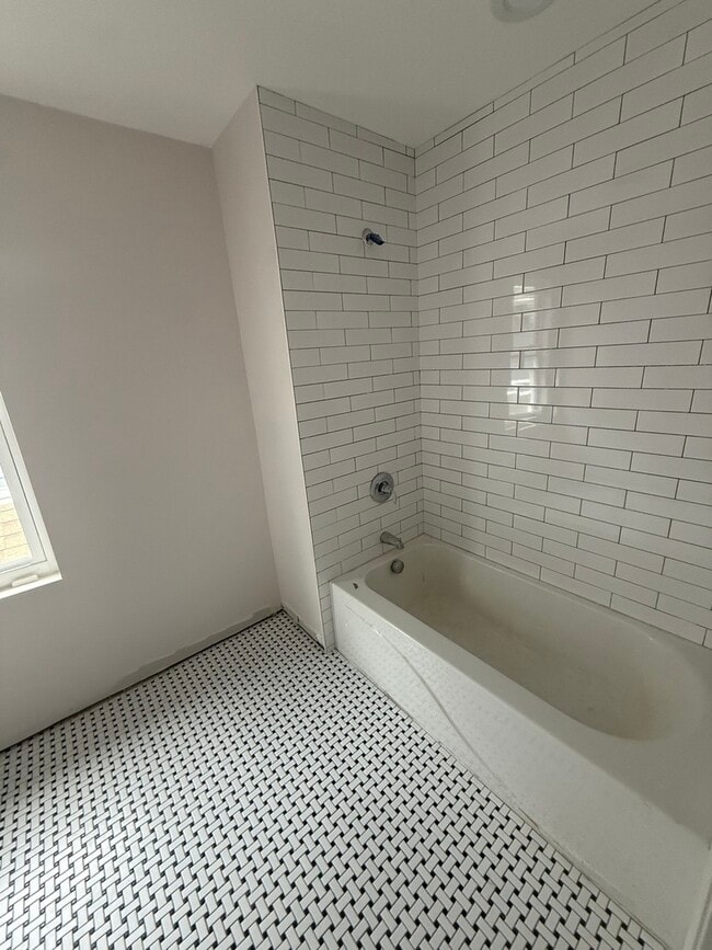 Building Photo - 3842 N Newcastle Ave