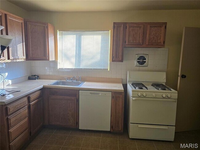 Building Photo - 1200 Rhea Ave