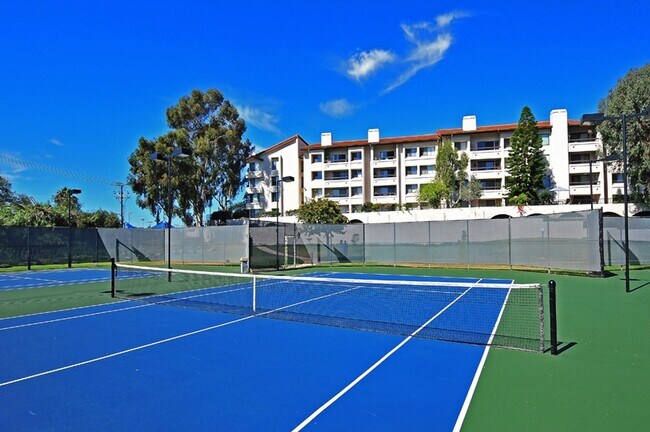 Building Photo - Welcome to our stunning 1-bedroom, 1.5-bat...