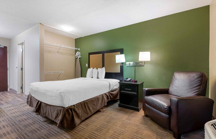Building Photo - Furnished Studio-Jacksonville - Lenoir Ave...