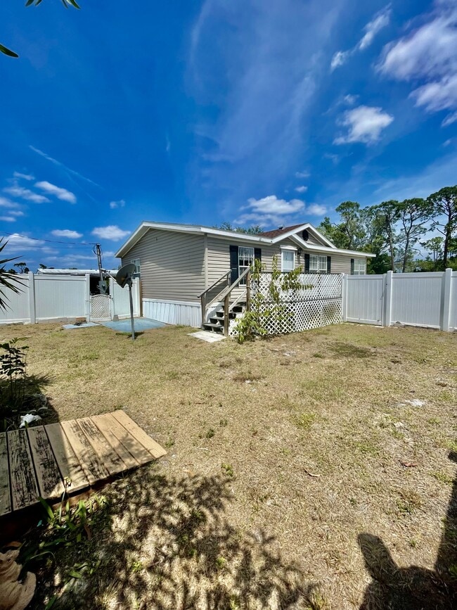 Building Photo - 19621 N Tamiami Trl