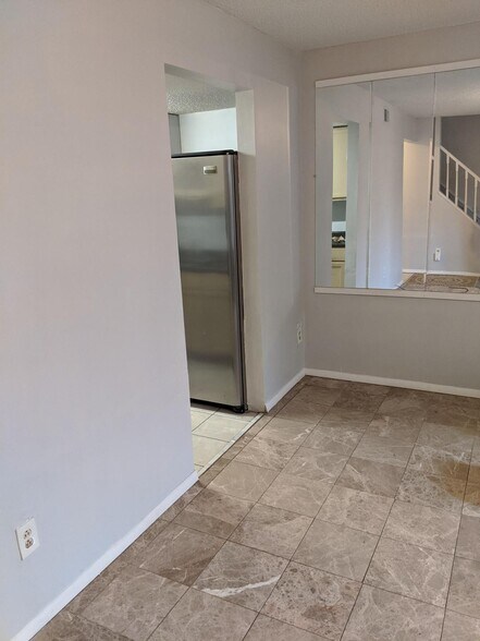 Building Photo - 8236 Knights Bridge Rd