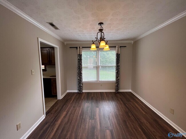 Building Photo - 2006 Lancaster Ave SW