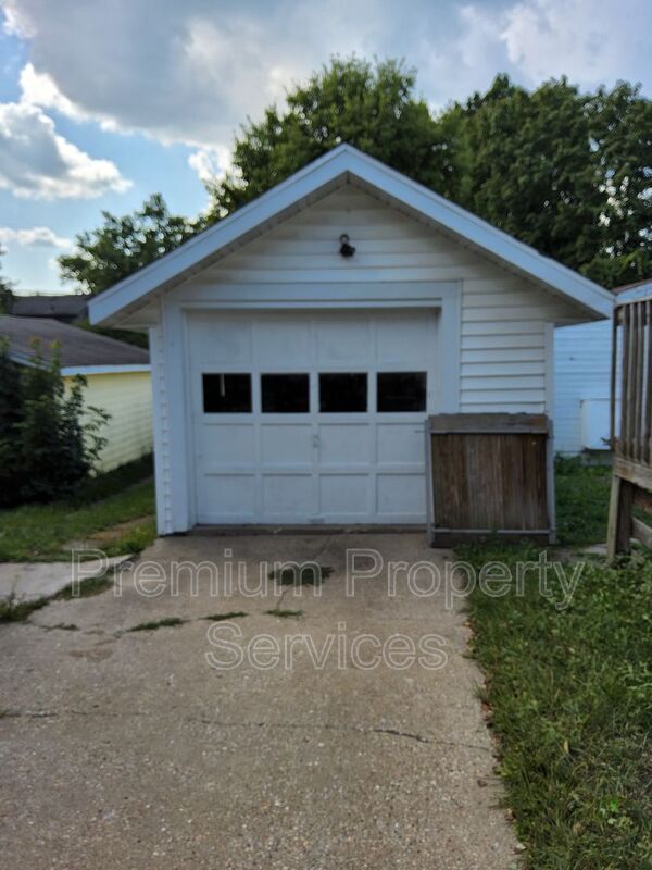 Building Photo - 612 N Prospect St