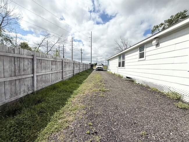 Building Photo - 300 Longstreet Rd