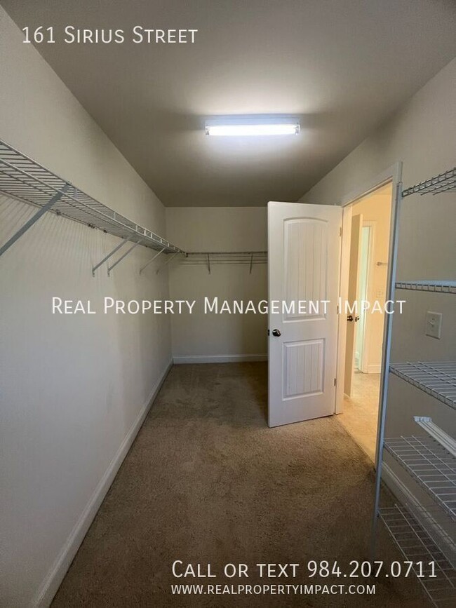 Building Photo - MOVE IN SPECIAL - $200 OFF Spacious 3 Bedr...