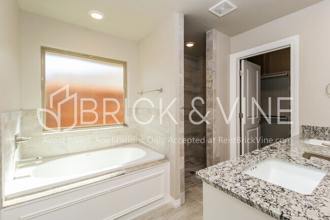 Building Photo - 8509 Stark St