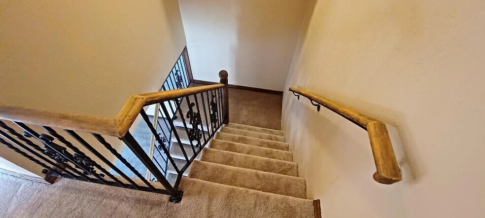 Building Photo - 2111 Oak Meadow Cir