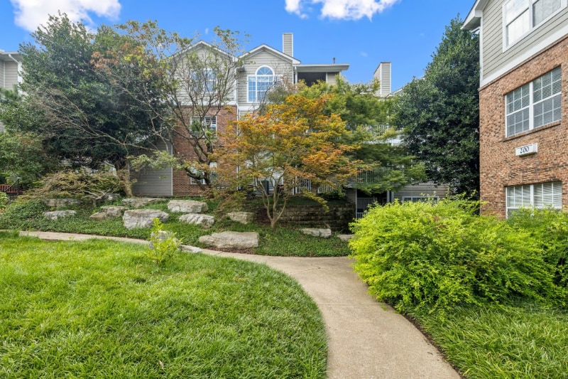 Building Photo - 2025 Woodmont Blvd