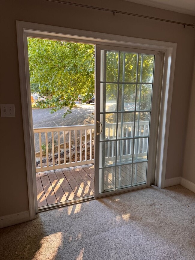 Building Photo - 3 Bedroom || 2 Bathroom Main Level Apartme...