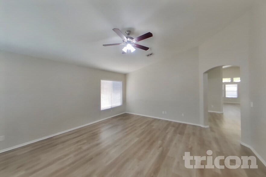 Building Photo - 8529 W Hughes Dr
