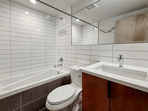 Building Photo - South Seattle 1 Bedroom + Office Townhouse...