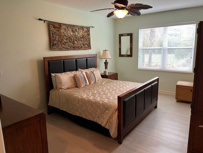Building Photo - Stunning 3 bedroom Condo in Hammock Bay......