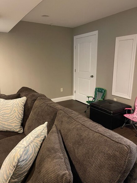 Building Photo - 1650 Mathew Dr