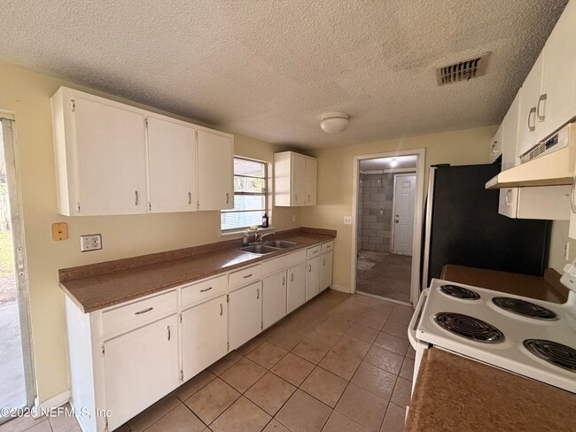 Building Photo - 7045 Prellie St