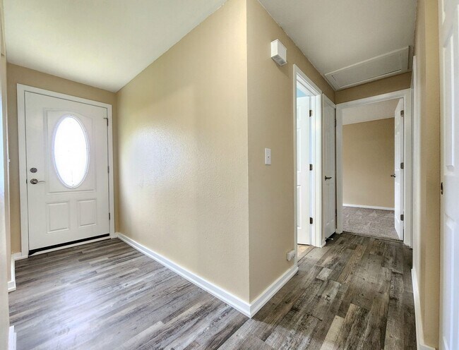 Building Photo - 3 Bedroom / 1 Bath Home in Lake Stevens with View