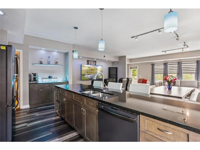 Building Photo - 1829 Park Ave