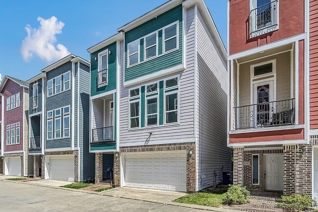 Building Photo - 2116 Oatfield Dr