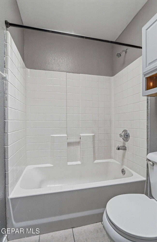 Building Photo - 305 De Palma Pl