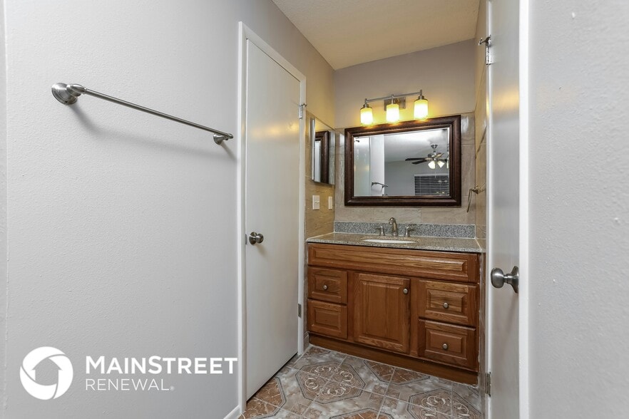 Building Photo - 3321 Knightsbridge Rd