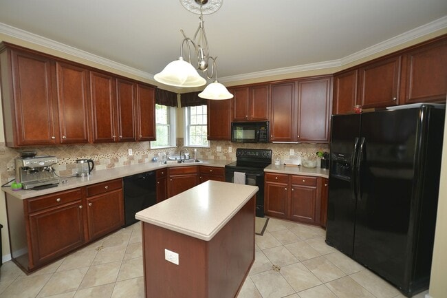 Building Photo - STATELY CUSTOM HOME IN EAGLE HARBOR, ISLE OF WIGHT/CARROLLTON VA!!