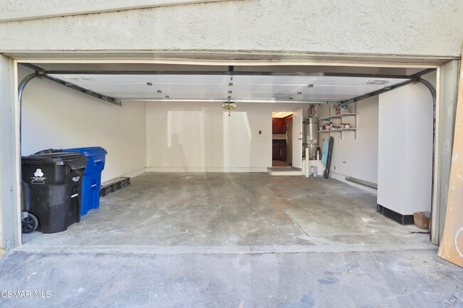 Building Photo - 11738 Moorpark St