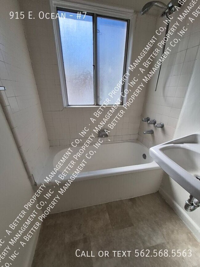 Building Photo - 915 E. Ocean-#7