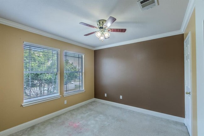 Building Photo - 824 Palo Duro Dr