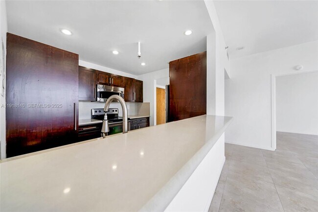 Building Photo - 7601 E Treasure Dr