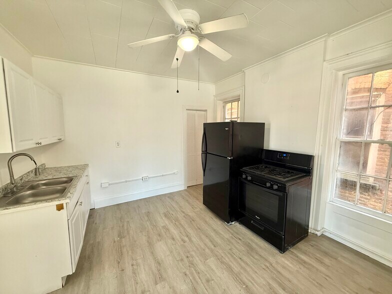 Building Photo - 73 Saratoga Ave