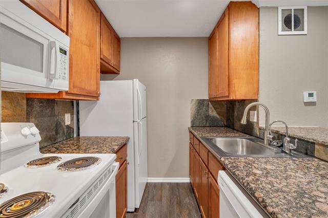 Building Photo - 5727 Richmond Ave