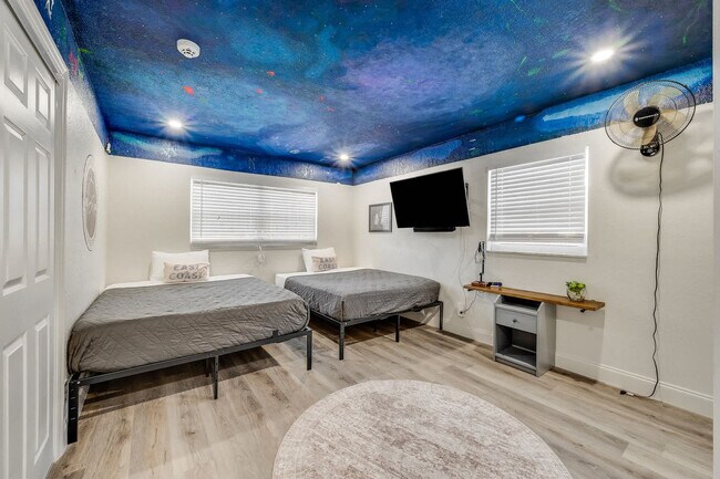 Building Photo - 415 N Shore Dr