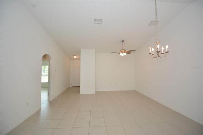 Building Photo - 14 Unimay Ct