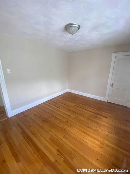 Building Photo - 56 Gordon St