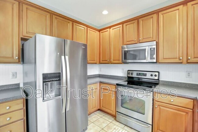 Building Photo - 5232 Mulholland Dr