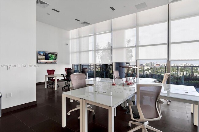 Building Photo - 1600 NE 1st Ave