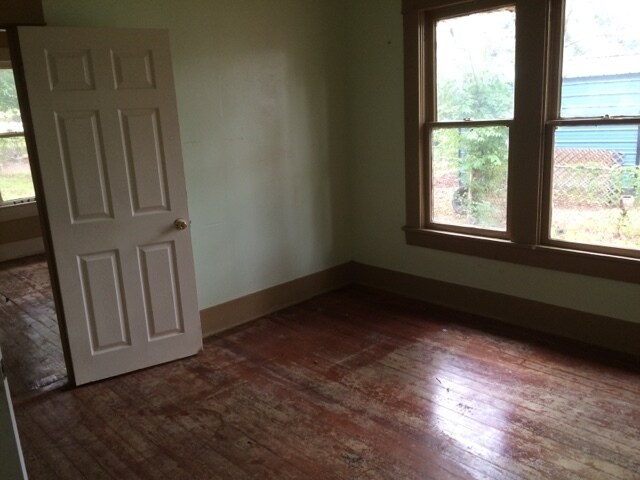 Building Photo - SPECIAL!!!