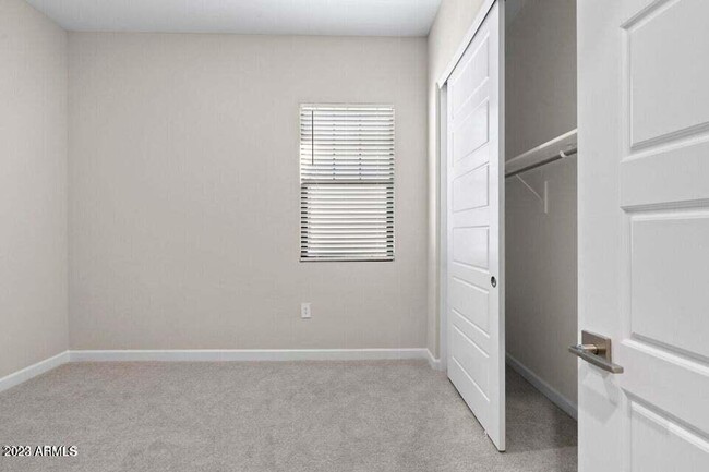 Building Photo - 4815 E Village Dr