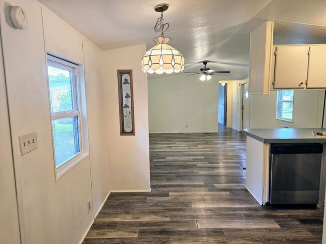 Building Photo - Charming 2 Bed, 2 Bath Mobile Home in a Qu...