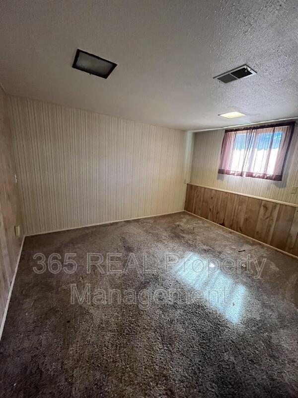 Building Photo - 4925 W 8th Street Rd