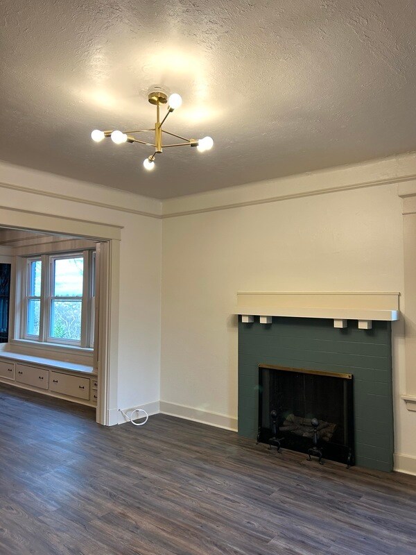 Building Photo - 2750 Broadway Ave